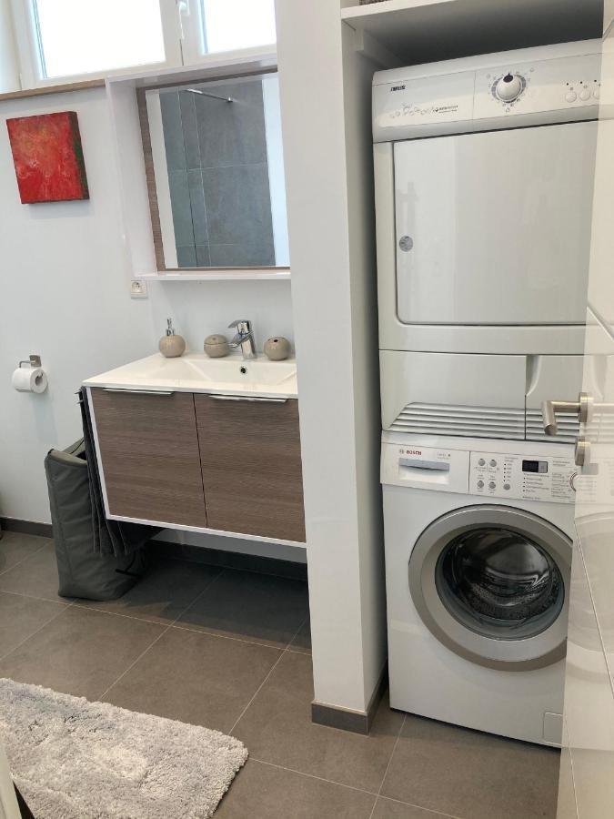 Les Duplex De La Place Des Ecoles Apartamento Spa