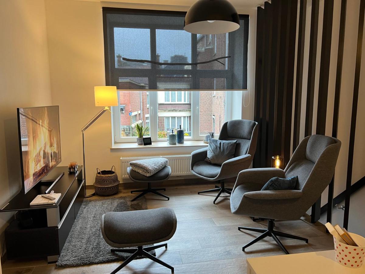 Les Duplex De La Place Des Ecoles Apartment Spa